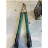 Image 2 : 2 OUTDOOR FLOODLIGHTS AND GARDEN PRUNERS