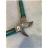 Image 3 : 2 OUTDOOR FLOODLIGHTS AND GARDEN PRUNERS