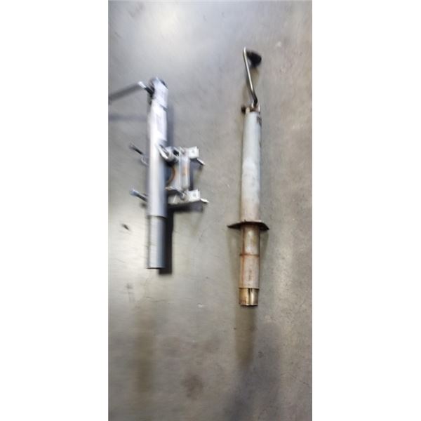 2 TRAILER JACKS