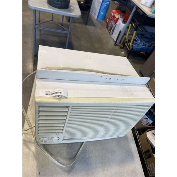 DANBY WINDOW AC UNIT - WORKING