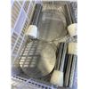 Image 5 : STAINLESS BARS, PLATES AND RUBBER STOPPERS