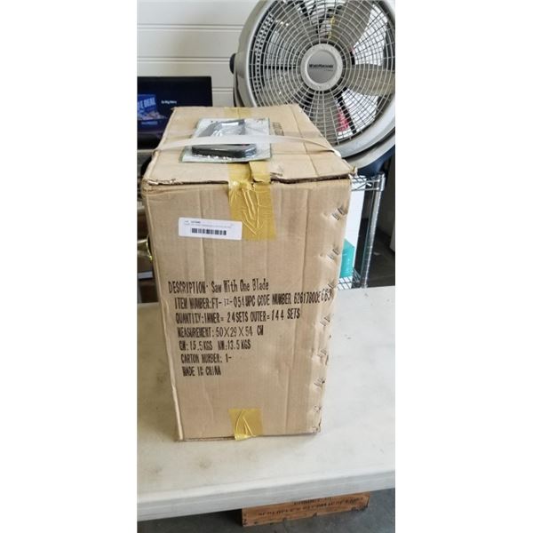 CASE OF HAND SAWS WITH EXTRA BLADE