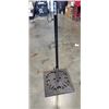 Image 2 : OUTDOOR UMBRELLA WITH METAL STAND