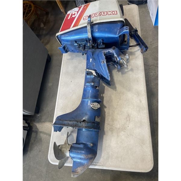 SUZUKI 7.5HP BOAT MOTOR - HANDLE BROKEN, MOTOR HAS COMPRESSION