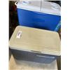 Image 1 : BLUE RUBBERMAID COOLER AND GREY COLEMAN COOLER
