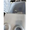 Image 3 : BLUE RUBBERMAID COOLER AND GREY COLEMAN COOLER