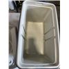 Image 4 : BLUE RUBBERMAID COOLER AND GREY COLEMAN COOLER