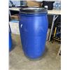 Image 4 : 2 LARGE BLUE PLASTIC BARRELLS WITH LIDS