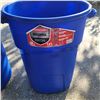 Image 3 : 5 RUBBERMAID 121 LITRE ROUGHNECK CONTAINERS WITH LIDS