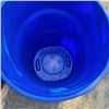 Image 4 : 5 RUBBERMAID 121 LITRE ROUGHNECK CONTAINERS WITH LIDS