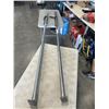 Image 1 : 2 LOAD BARS