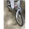 Image 4 : GIANT KIDS BIKE