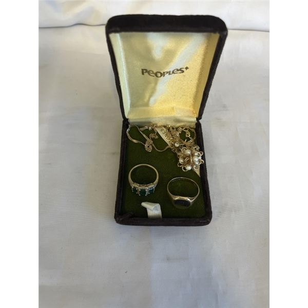 2 VINTAGE GOLD PLATED RINGS AND r&b 14K NICKLACE W/ 2 PENDANTS
