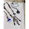 Image 2 : 3 VINTAGE CORD W/ PENDANTS NECKLACES