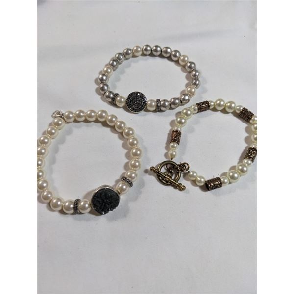 3 VINTAGE PEARLS BRACELETS