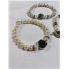 Image 2 : 3 VINTAGE PEARLS BRACELETS