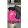 Image 2 : 5 T SHIRTS AND LONG SLEEVES INCLDUING TOMMY HILFIGER, CALVIN KLEIN, BUFFALO., ETC SIZE MEDIUM AND LA