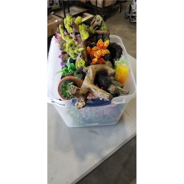TOTE OF FISH TANK ACCESSORIES