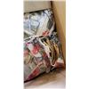 Image 3 : 4 CASES OF EASTERN CHINA, POT HANGERS ETC