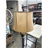 Image 2 : VINTAGE STYLE FLOOR LAMP WITH DARK FINISH