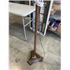 Image 4 : VINTAGE STYLE FLOOR LAMP WITH DARK FINISH