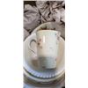 Image 3 : 2 BOXES OF ANTIQUE AND COLLECTIBLE CHINA