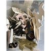 Image 3 : MR & MRS DECORATIVE LETTERS IN PLASTIC TOTE