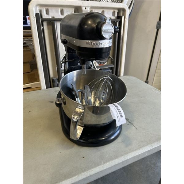 KITCHEN AID PROFESSIONAL 600 STAND MIXER WITH ATTACHMENTS, WORKING