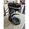 Image 4 : KITCHEN AID PROFESSIONAL 600 STAND MIXER WITH ATTACHMENTS, WORKING