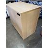 Image 4 : 3 DRAWER DRESSER