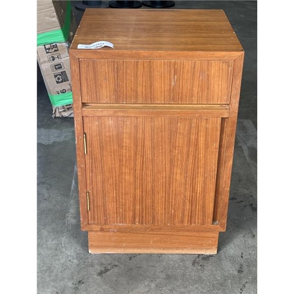 WOOD SIDE TABLE W/ 1 DRAWER, 1 DOOR