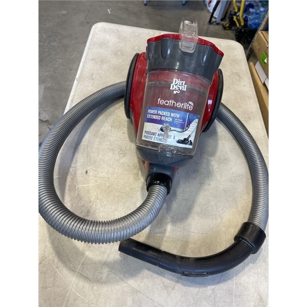 DIRT DEVIL FEATHERLITE PORTABLE VACUUM. WORKING