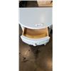 Image 3 : STANLEY FURNITURE HALL TABLE