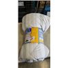 Image 1 : NEW SIMMONS DOWN ALTERNATIVE BLANKET. QUEEN SIZE