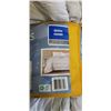 Image 3 : NEW SIMMONS DOWN ALTERNATIVE BLANKET. QUEEN SIZE