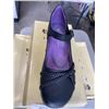 Image 2 : 5 NEW PAIRS ASSORTED SIZES WOMENS SHOES