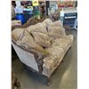Image 10 : OVERSIZED CARVED 3 PIECE SOFA SET - SOFA, LOVE SEAT, AND ARM CHAIR
