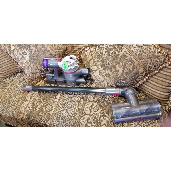 DYSON V8 CORDLESS STICK VACUUM - TESTED WORKING, RETAIL $599