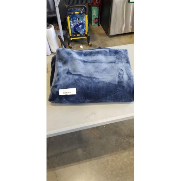 BLUE MICROFIBER THROW BLANKET