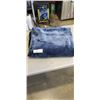 Image 1 : BLUE MICROFIBER THROW BLANKET