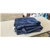 Image 3 : BLUE MICROFIBER THROW BLANKET