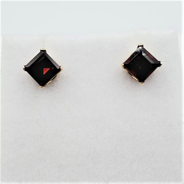 14KT YELLOW GOLD NATURAL GARNET EARRINGS, RETAIL $400.00. GARNET IS THE BIRTHSTONE FOR JANUARY.