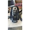 Image 5 : MIELE GUARD L1 CAT & DOG PLUS CANNISTER VACUUM - TESTED WORKING, RETAIL $899
