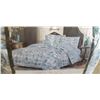 Image 2 : NEW SWISS COLLECTION 7 PIECE BED IN A BAG SET. QUEEN SIZE