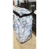 Image 3 : NEW SWISS COLLECTION 7 PIECE BED IN A BAG SET. QUEEN SIZE