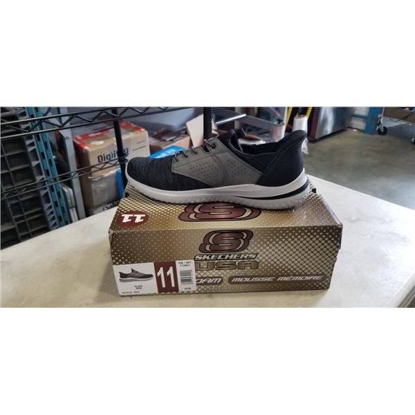 AS NEW SKECHERS SWIFT FIT MEMORY FOAM MENS BLACK SHOES. SIZE 11 US