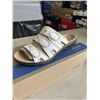 Image 2 : AS NEW CLARKS COLLECTION WOMANS LEISA CACTI Q WHITE LEATHER SANDLES. SIZE 7 US M