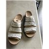 Image 4 : AS NEW CLARKS COLLECTION WOMANS LEISA CACTI Q WHITE LEATHER SANDLES. SIZE 7 US M