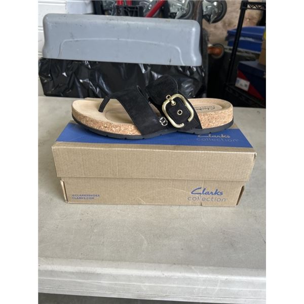 AS NEW CLARKS COLLECTION REILEIGH PARK BLACK NUBUCK WOMANS SANDLES. SIZE 9 US M
