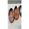 Image 2 : PAIR OF BROWN AEROSOLES  AND PAIR OF BLACK AEROSOLES. BOTH SIZE 9 US
